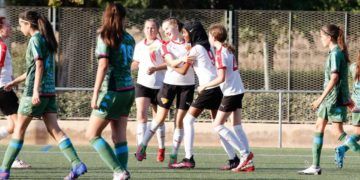 Los equipos de la II València Cup Girls entran en liza en una intensa jornada en el Jardín del Turia
