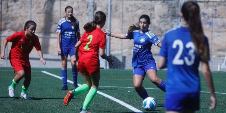 Los equipos de la II València Cup Girls entran en liza en una intensa jornada en el Jardín del Turia