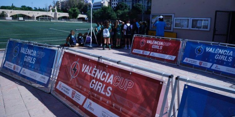 Los equipos de la II València Cup Girls entran en liza en una intensa jornada en el Jardín del Turia