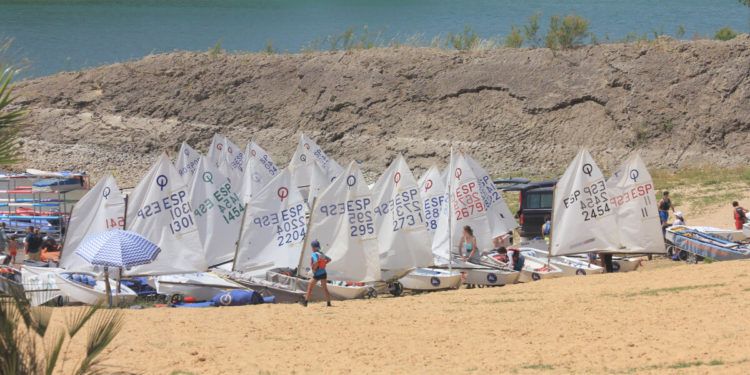 Alberto y Mercedes Medel, campeones del Trofeo Pepe Duarte de Optimist