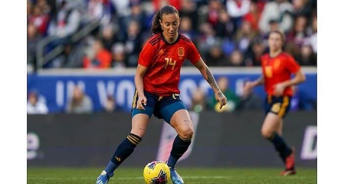 Virginia Torrecilla se retira del fútbol tras 14 años en la élite