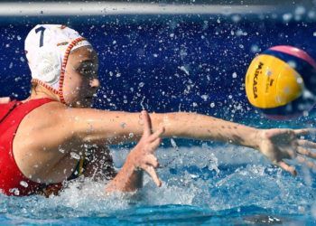 España doblega a Italia y cierra con pleno su paso por Cerdeña