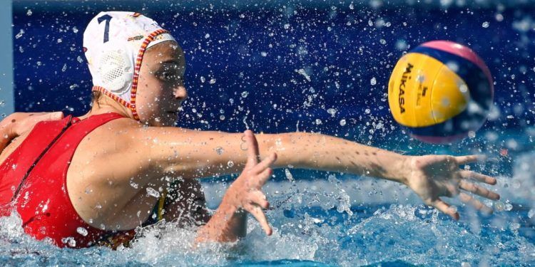 España doblega a Italia y cierra con pleno su paso por Cerdeña