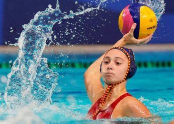 España derrota a Grecia y mantiene el pleno