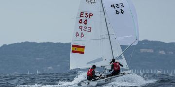 Jordi Xammar y Marta Cardona, líderes en Hyères tras pleno de victorias en el grupo oro