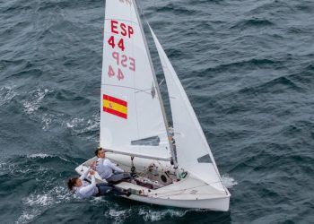 Jordi Xammar y Marta Cardona, a dos puntos del podio en un apretado Mundial de 470
