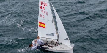 Jordi Xammar y Marta Cardona, a dos puntos del podio en un apretado Mundial de 470