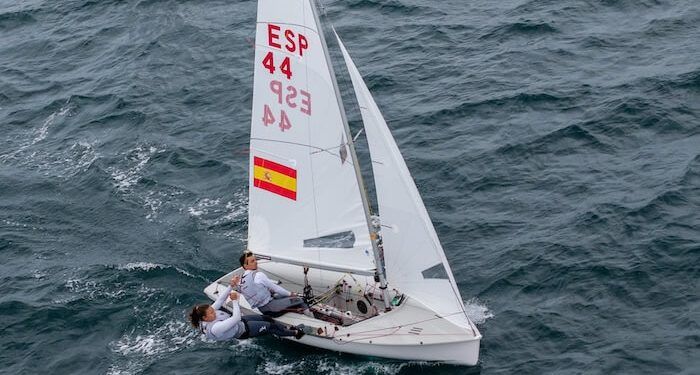 Jordi Xammar y Marta Cardona, a dos puntos del podio en un apretado Mundial de 470