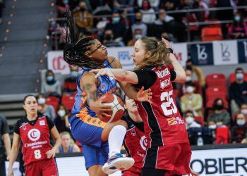 Valencia Basket doblega a un Zaragoza bien liderado por Vega Gimeno