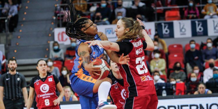 Valencia Basket doblega a un Zaragoza bien liderado por Vega Gimeno